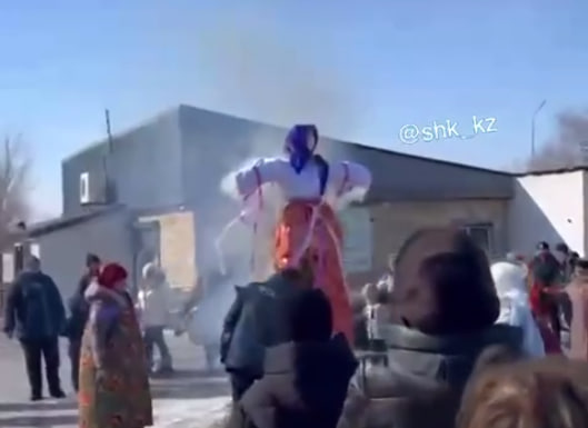 Карагандинку оштрафовали за сжигание чучела на Масленицу