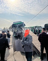 Автобус въехал в остановку в Алматы