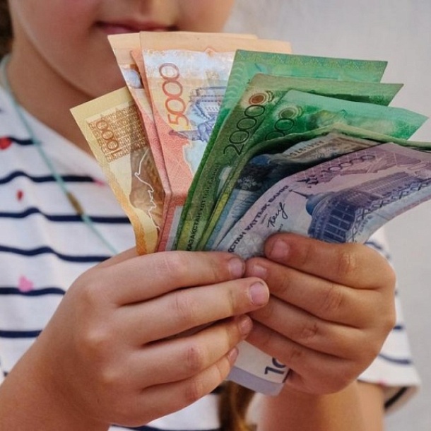 На 39 млрд тенге выплатили пособий многодетным семьям в Казахстане в феврале